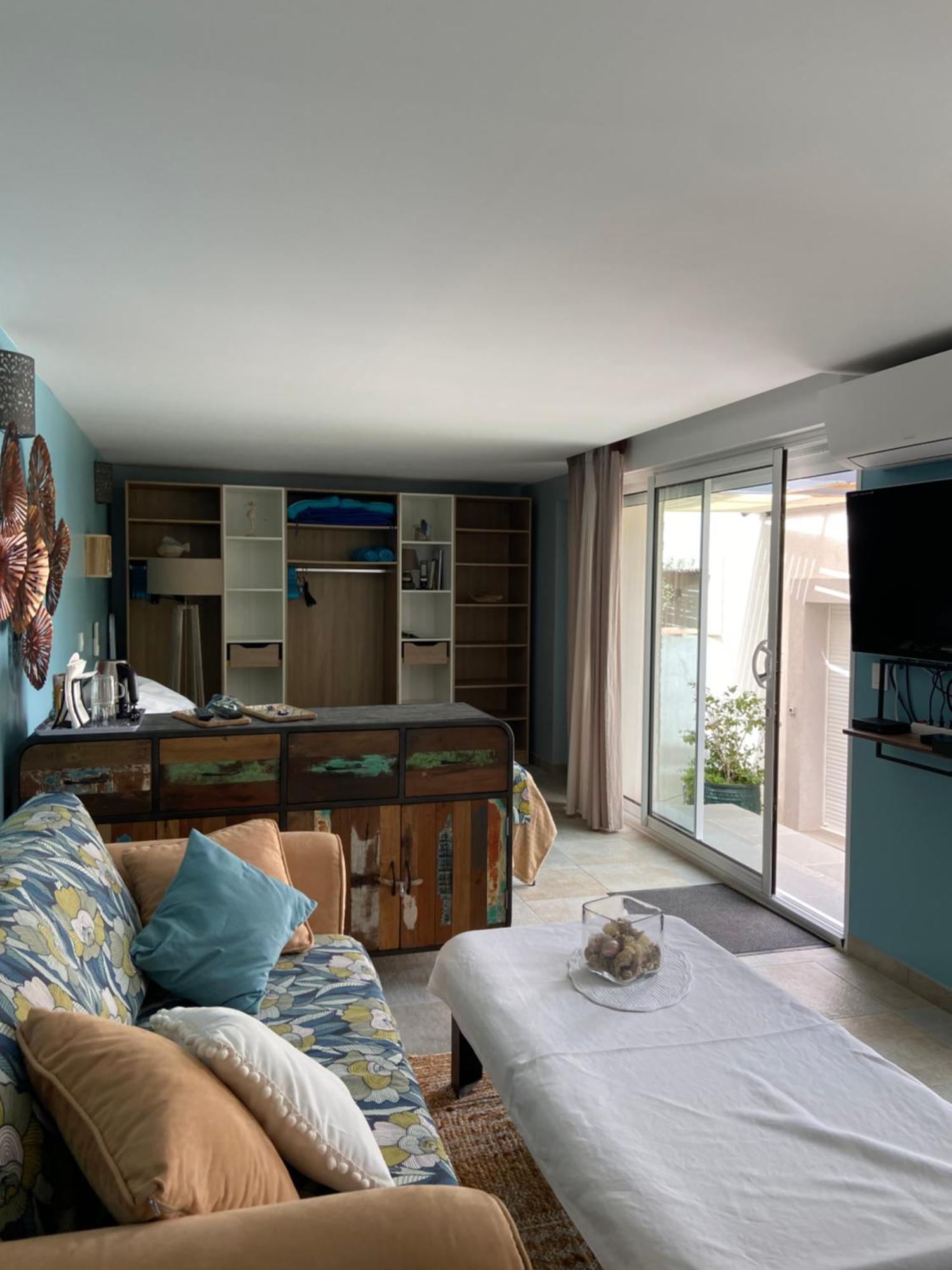 Les Terrasses Des Anthenors Bed & Breakfast Ensues-la-Redonne Exterior photo